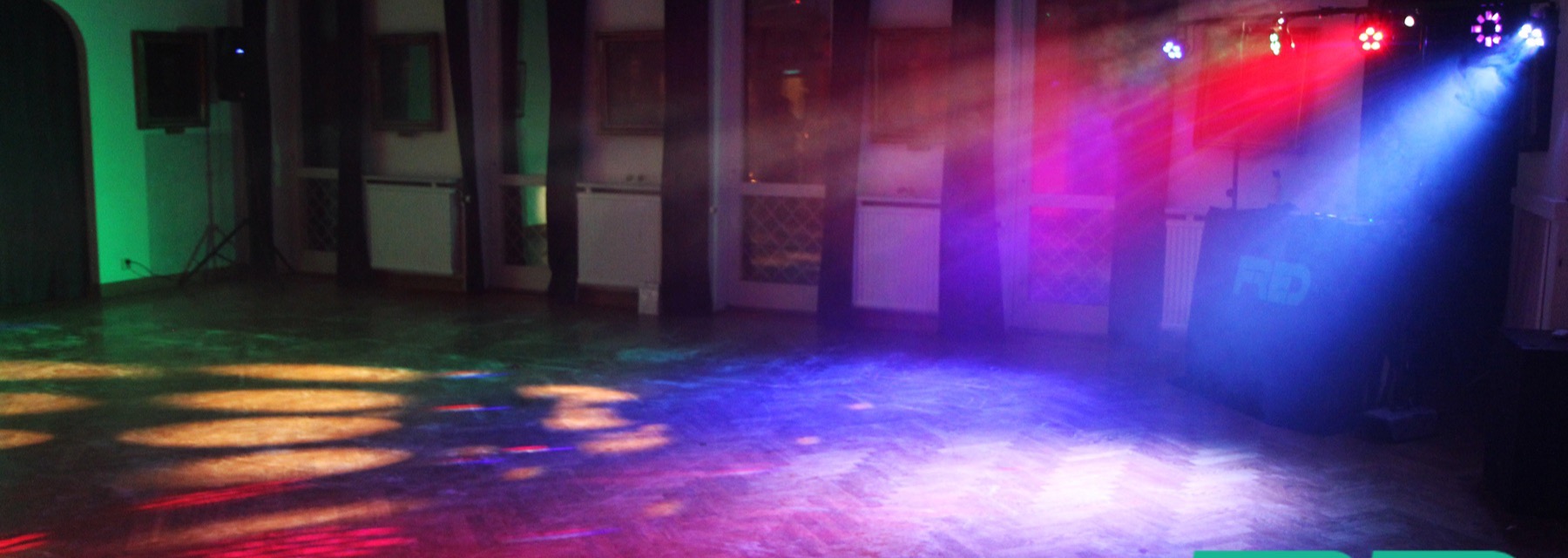 Fullt dansgolv med DJ Fred i Skåne